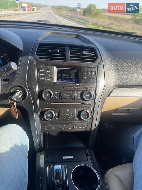 Внедорожник / Кроссовер Ford Explorer 2016 в Кобеляках