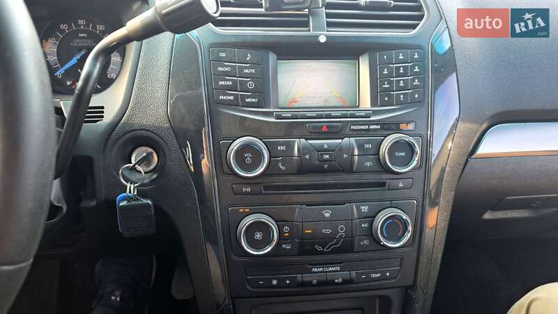 Позашляховик / Кросовер Ford Explorer 2016 в Мукачевому