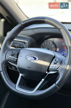 Позашляховик / Кросовер Ford Explorer 2019 в 