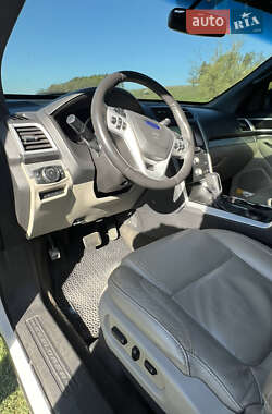 Позашляховик / Кросовер Ford Explorer 2014 в 