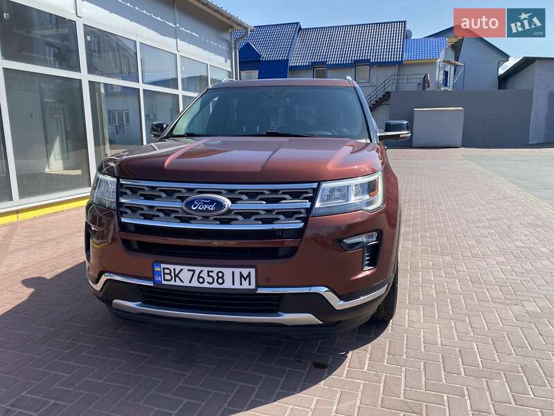 Позашляховик / Кросовер Ford Explorer 2018 в 