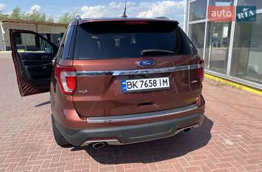 Позашляховик / Кросовер Ford Explorer 2018 в 