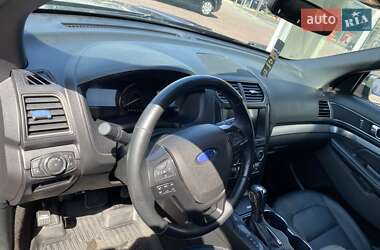 Позашляховик / Кросовер Ford Explorer 2018 в 