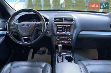 Позашляховик / Кросовер Ford Explorer 2016 в 