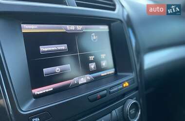 Позашляховик / Кросовер Ford Explorer 2016 в 