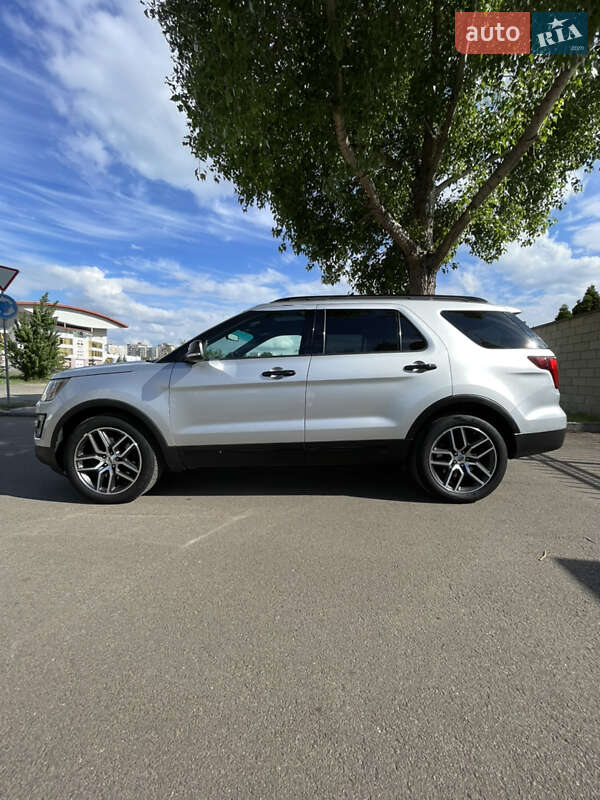 Позашляховик / Кросовер Ford Explorer 2016 в Києві