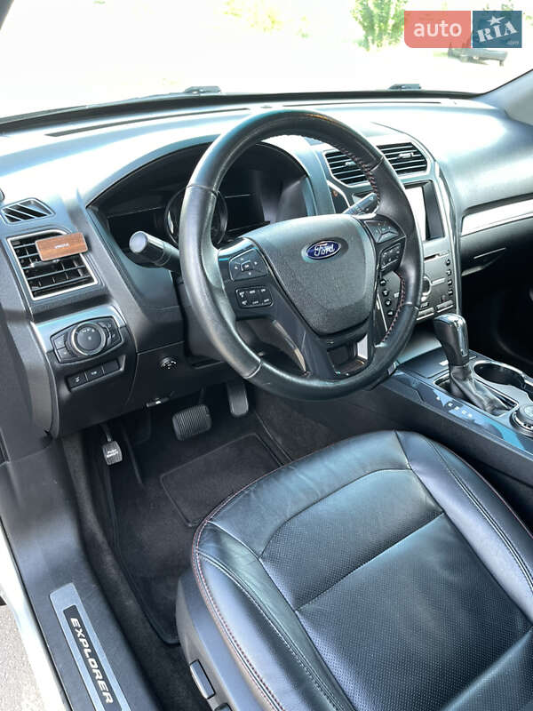 Позашляховик / Кросовер Ford Explorer 2016 в Києві