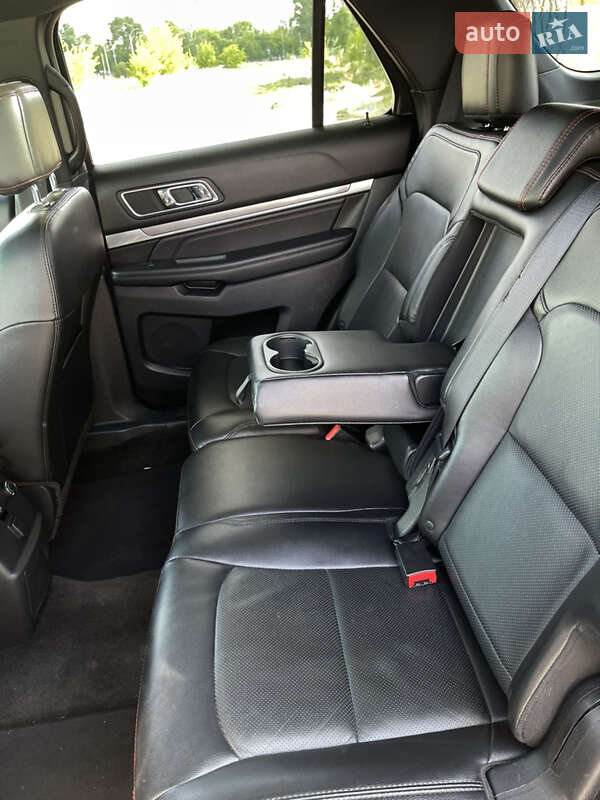 Позашляховик / Кросовер Ford Explorer 2016 в Києві
