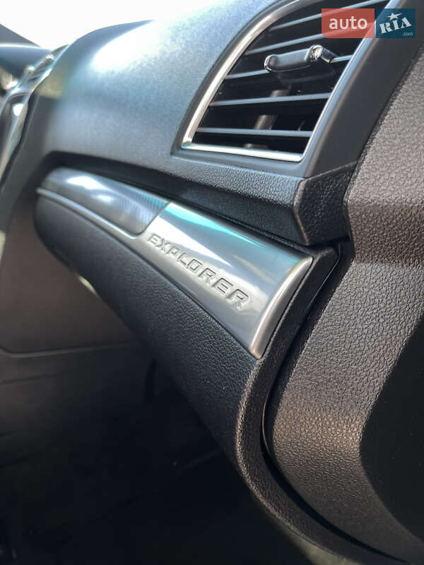 Позашляховик / Кросовер Ford Explorer 2016 в Києві
