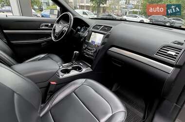 Позашляховик / Кросовер Ford Explorer 2019 в 