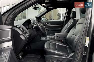 Позашляховик / Кросовер Ford Explorer 2019 в 
