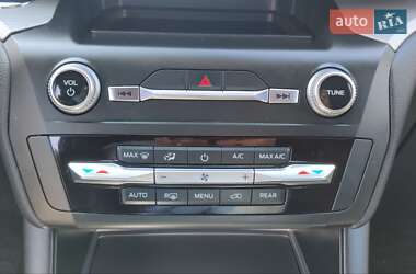 Позашляховик / Кросовер Ford Explorer 2020 в 