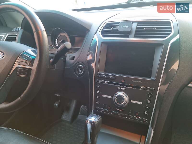 Позашляховик / Кросовер Ford Explorer 2015 в Києві