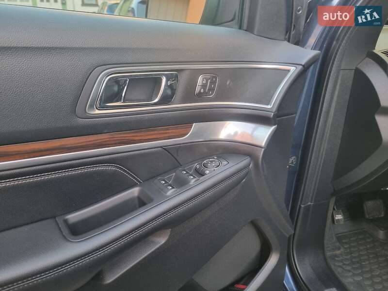 Позашляховик / Кросовер Ford Explorer 2015 в Києві