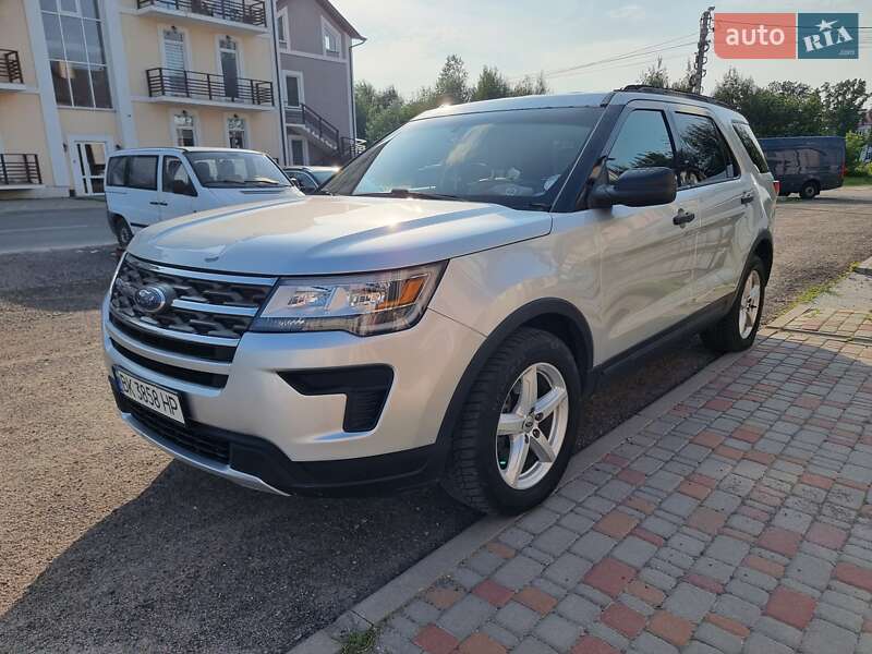 Позашляховик / Кросовер Ford Explorer 2018 в 