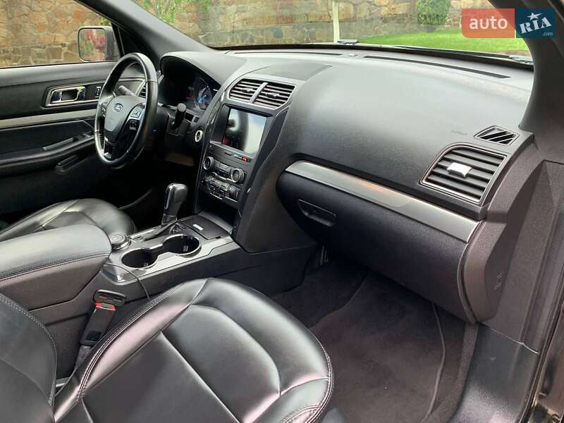 Внедорожник / Кроссовер Ford Explorer 2018 в Ровно