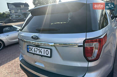 Позашляховик / Кросовер Ford Explorer 2018 в 