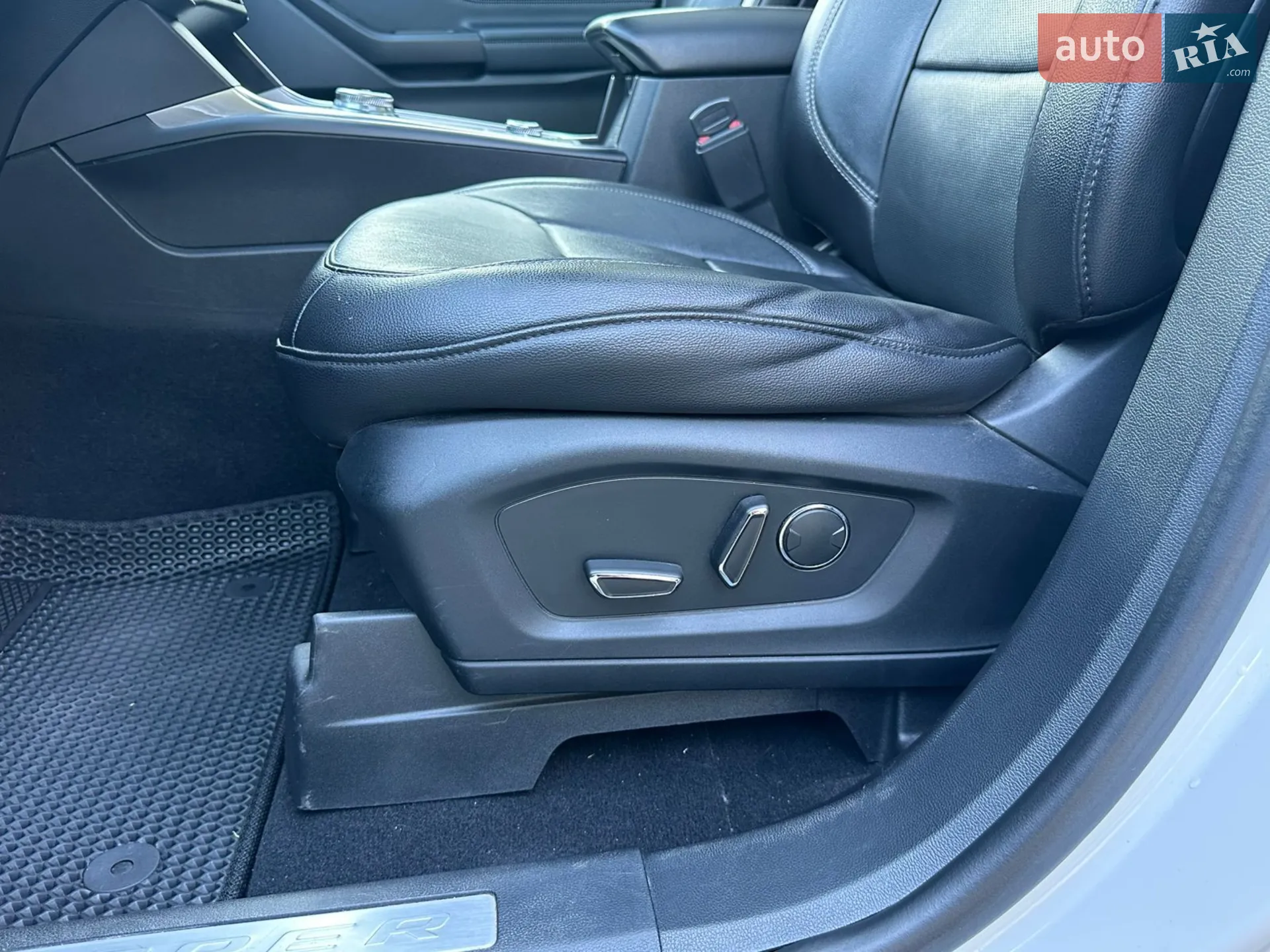 2020 Ford Explorer - мініатюра 39