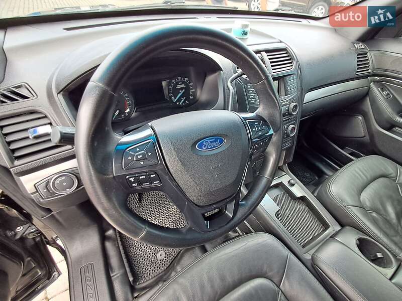 Внедорожник / Кроссовер Ford Explorer 2018 в Черновцах