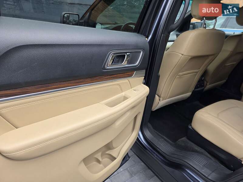 Позашляховик / Кросовер Ford Explorer 2016 в Києві
