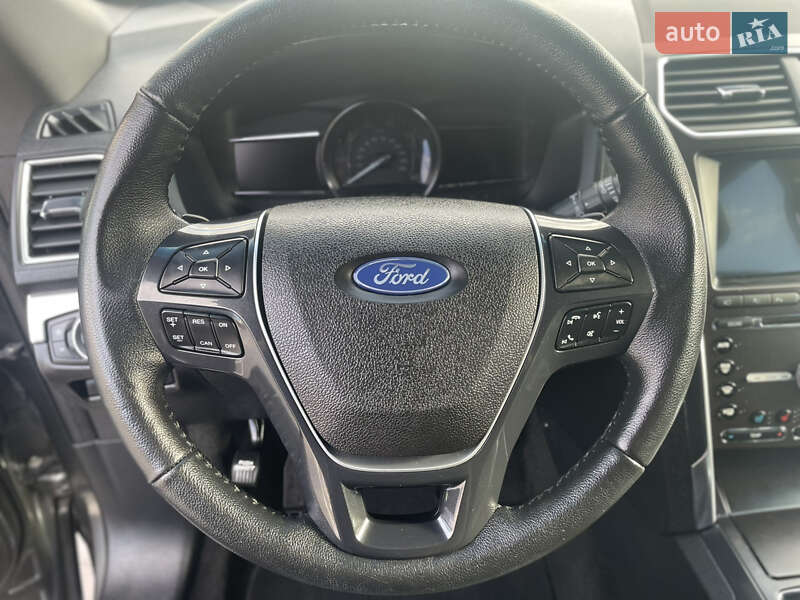 Позашляховик / Кросовер Ford Explorer 2016 в Рівному