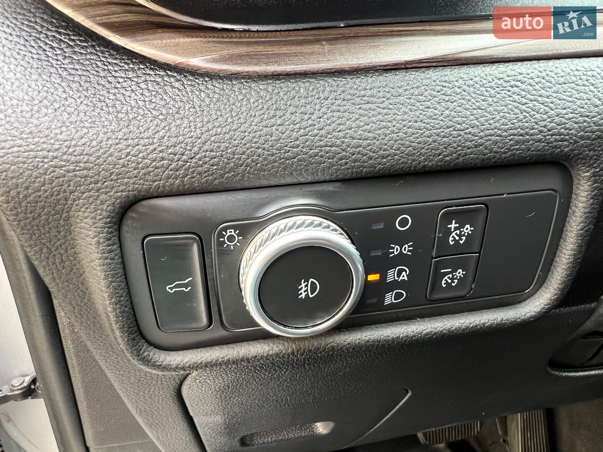 2020 Ford Explorer - мініатюра 3