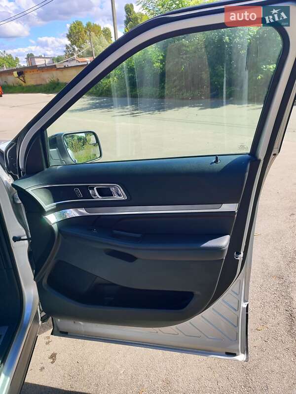 Позашляховик / Кросовер Ford Explorer 2015 в Києві