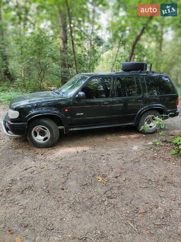 Внедорожник / Кроссовер Ford Explorer 2000 в Глухове