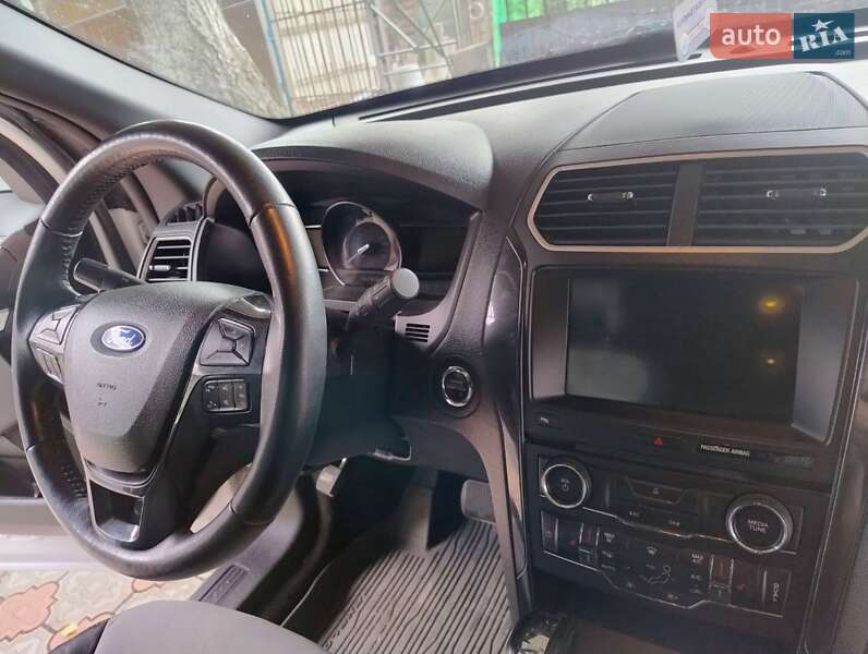 Позашляховик / Кросовер Ford Explorer 2017 в Лозовій