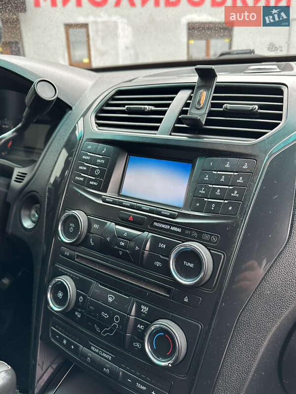 Внедорожник / Кроссовер Ford Explorer 2016 в Калуше