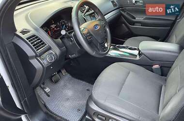 Позашляховик / Кросовер Ford Explorer 2018 в 