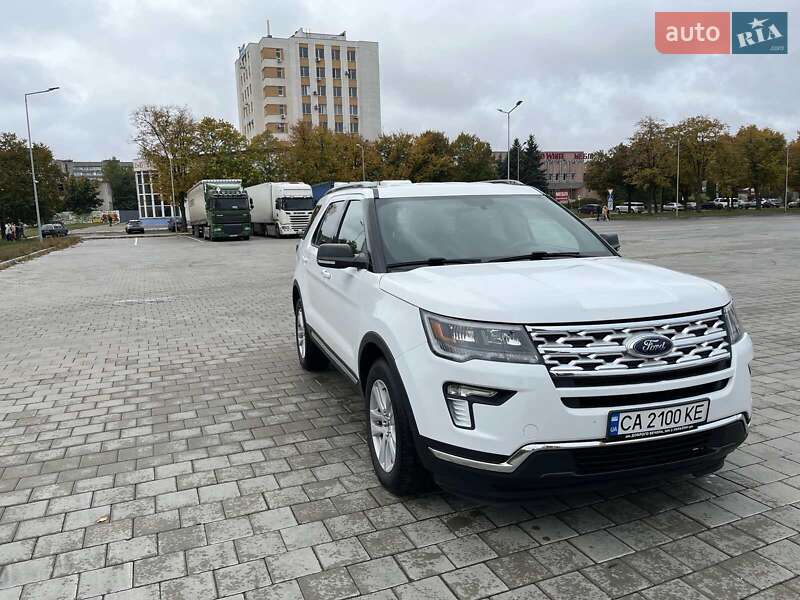 Позашляховик / Кросовер Ford Explorer 2019 в  фото Позашляховик / Кросовер Ford Explorer 2019 в