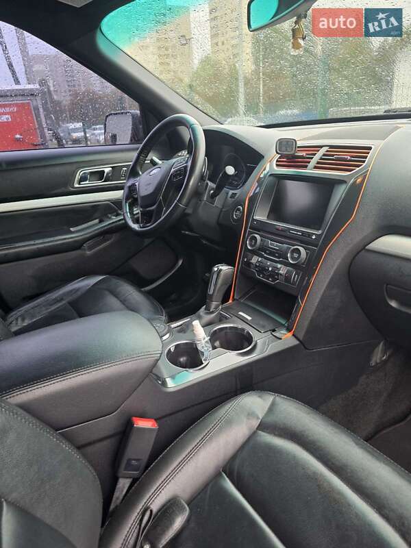 Позашляховик / Кросовер Ford Explorer 2016 в Києві
