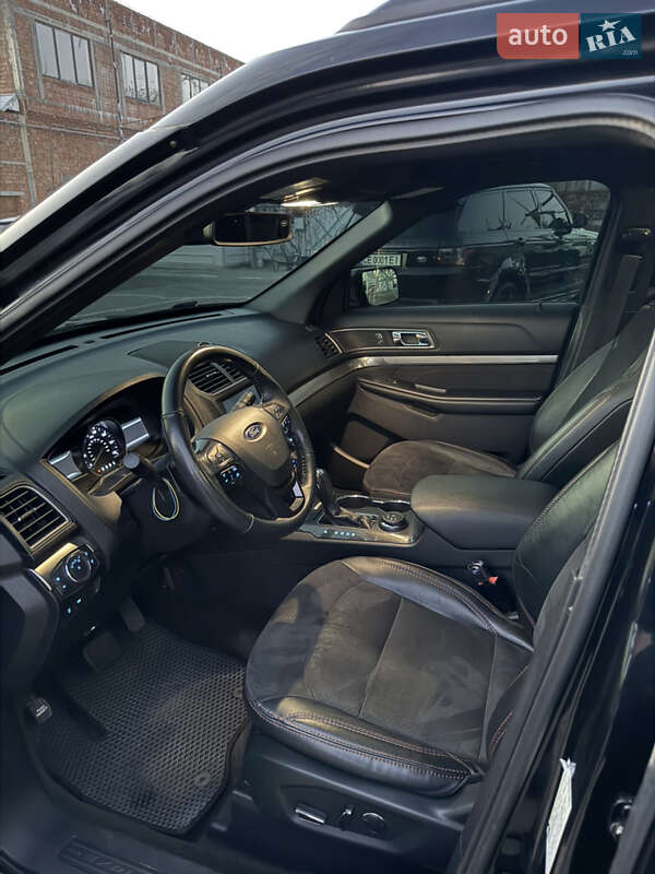 Внедорожник / Кроссовер Ford Explorer 2018 в Черновцах