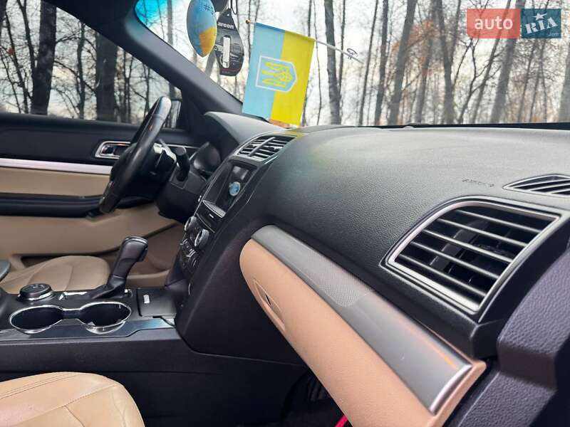 Позашляховик / Кросовер Ford Explorer 2017 в Охтирці