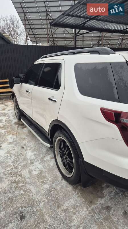 Позашляховик / Кросовер Ford Explorer 2013 в Первомайську
