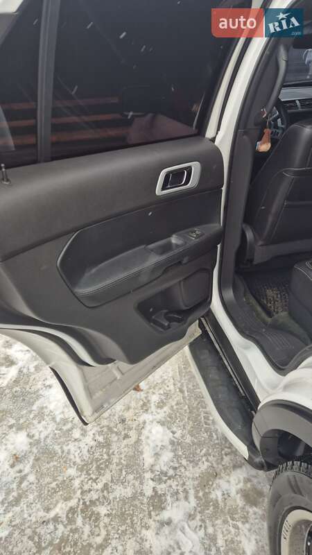 Позашляховик / Кросовер Ford Explorer 2013 в Первомайську