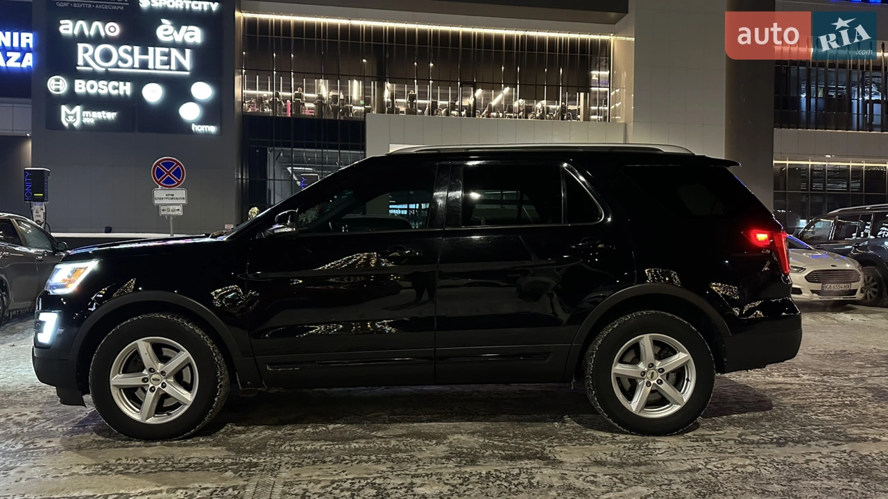 Продам Ford Explorer 2016 року (XLT).
Пробіг 213 тис. км, не скручений. Авто технічно повністю справне, обслуговуване, готове до будь-яких перевірок на СТО.

7-місний, повний привід.
Газ/бензин .
Безключовий доступ, запуск з кнопки, клімат-контроль, круїз-контроль, підігрів сидінь, камера заднього виду.
Є пелюстки перемикання передач біля керма.
Шкіряний салон, приємні прорезинені матеріали в салоні.

 Автомобіль був  вдарений на території США  в задню частину, професійно відновлений .
Деякі елементи заклеєні в бронеплівку, зроблений антихром.
Торг у розумних межах. Перекупам і майданчикам прохання не турбувати.