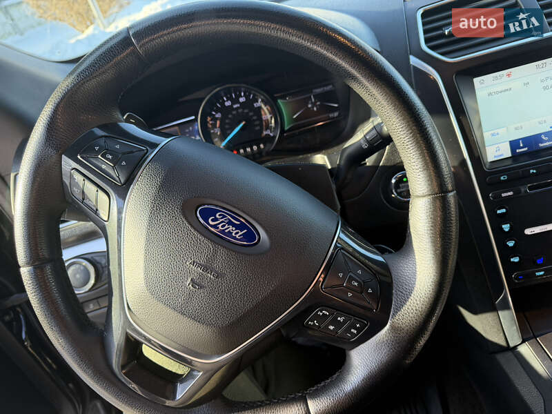 Позашляховик / Кросовер Ford Explorer 2017 в Рівному