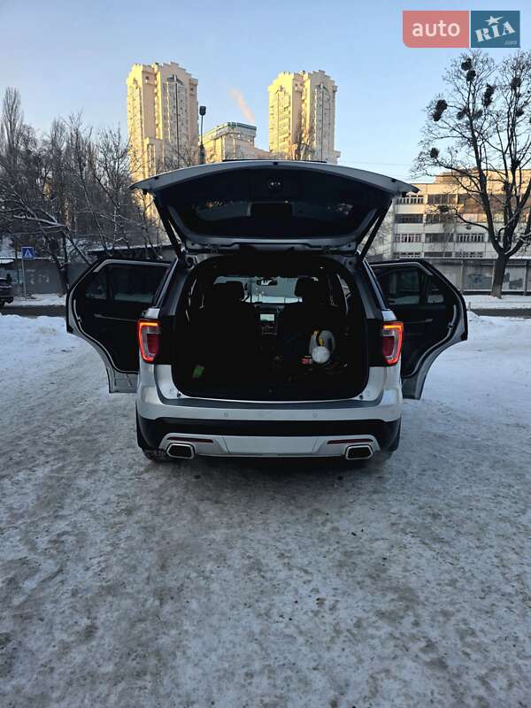 Позашляховик / Кросовер Ford Explorer 2017 в Києві