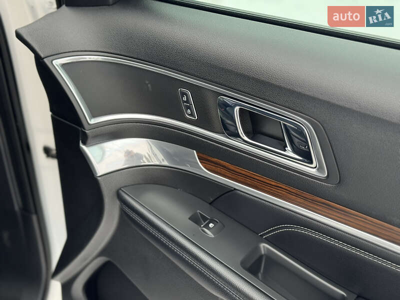Позашляховик / Кросовер Ford Explorer 2016 в Львові фото 14 Позашляховик / Кросовер Ford Explorer 2016 в Львові