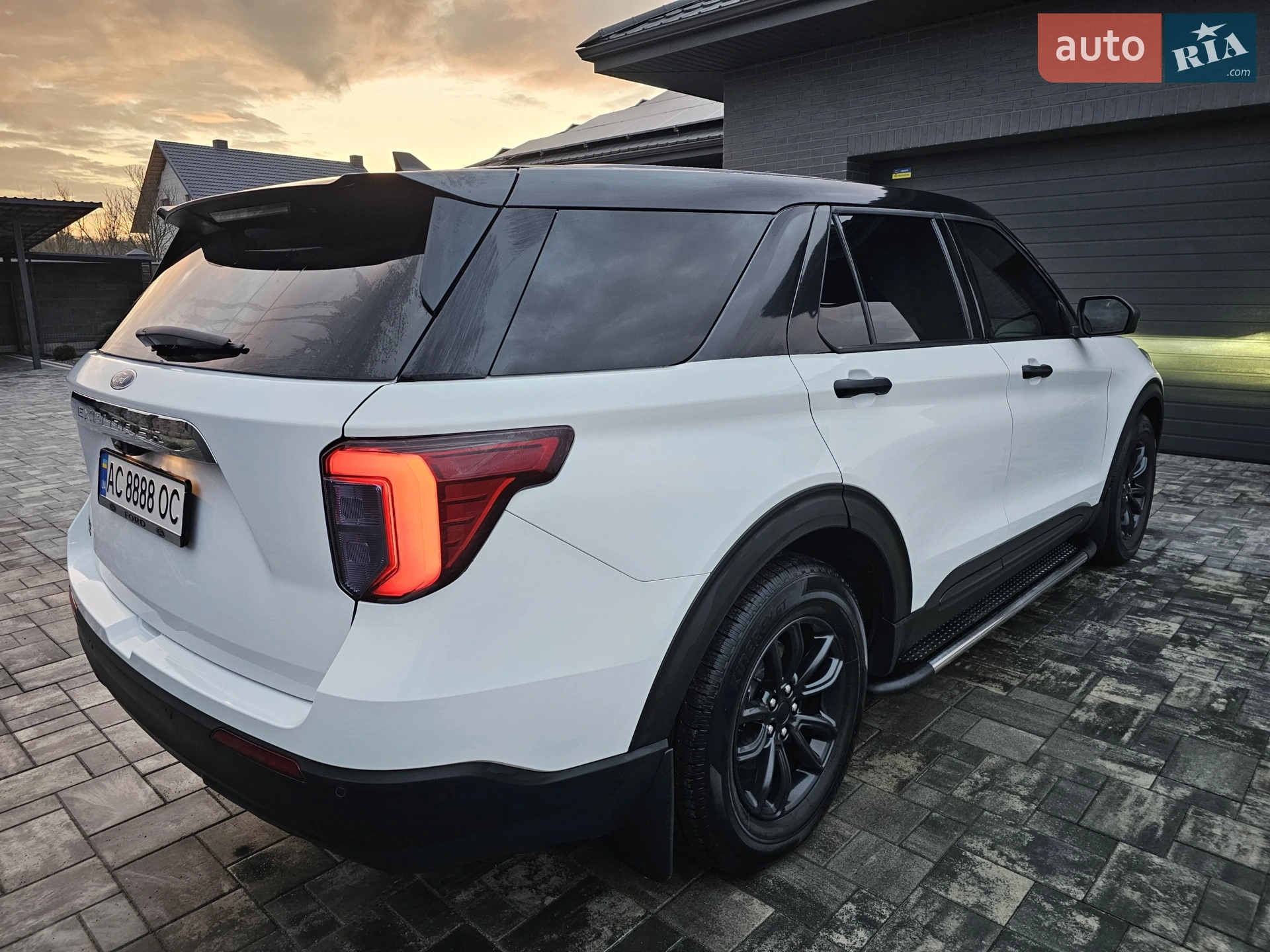 2021 Ford Explorer - мініатюра 3