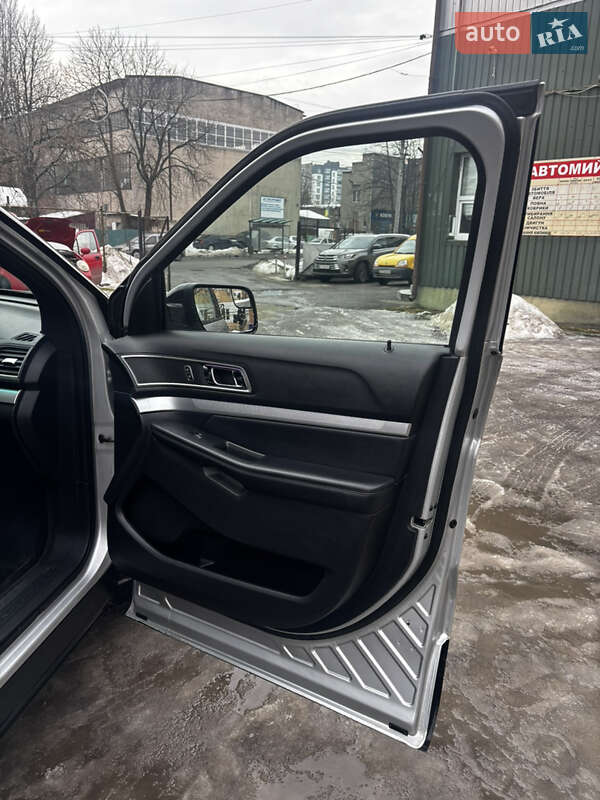 Внедорожник / Кроссовер Ford Explorer 2016 в Ивано-Франковске
