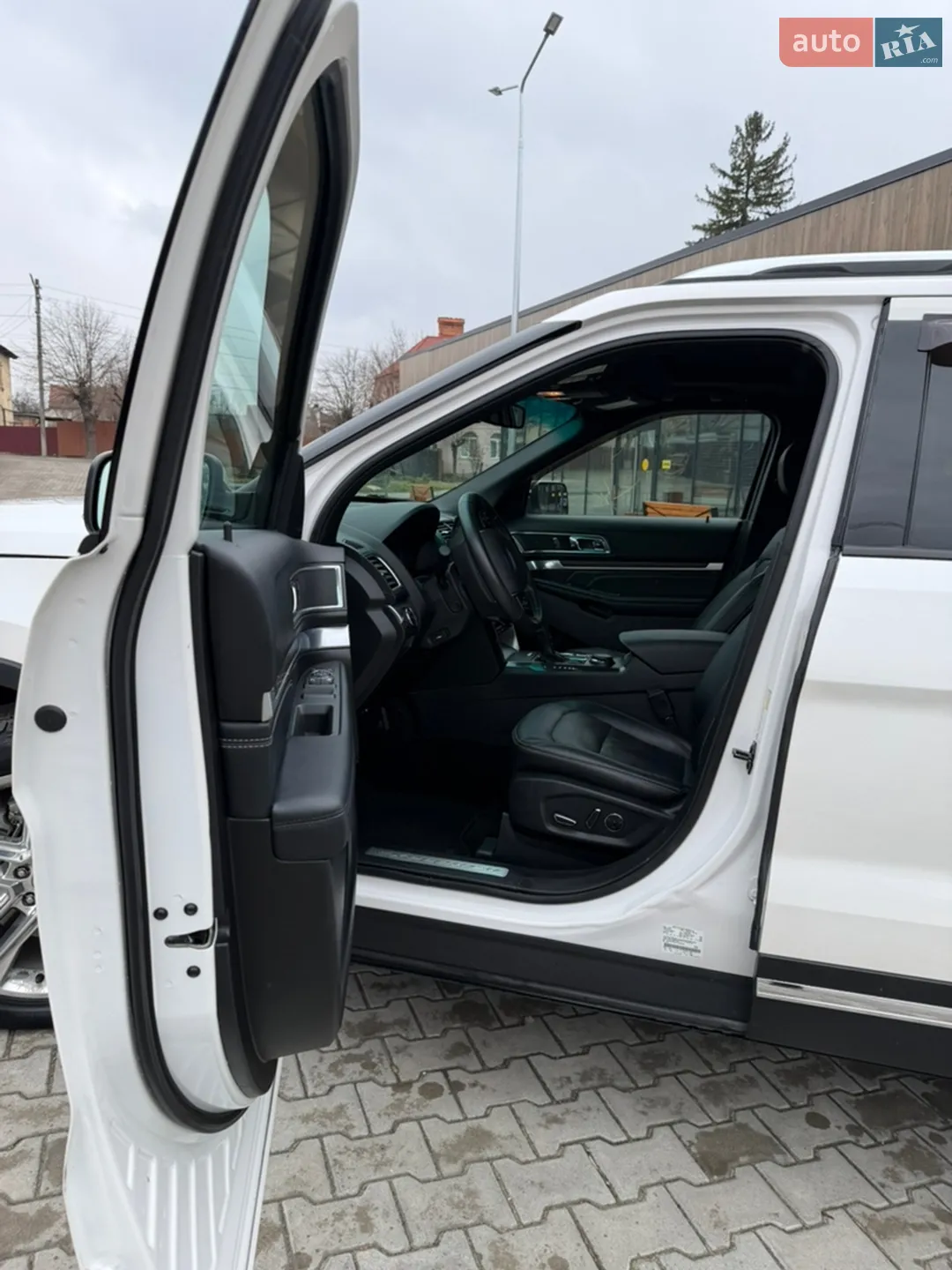 2016 Ford Explorer - мініатюра 31