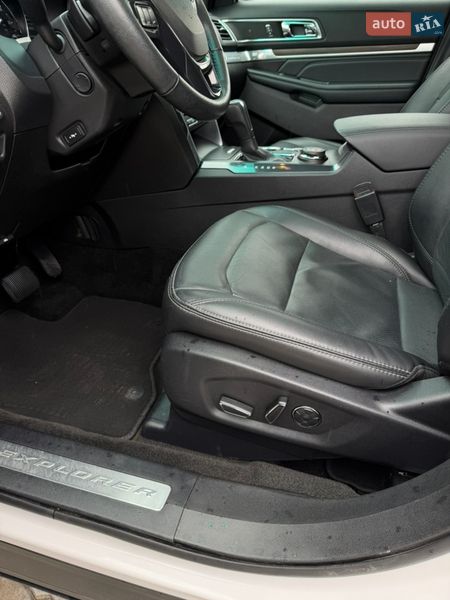 Внедорожник / Кроссовер Ford Explorer 2016 в Черновцах