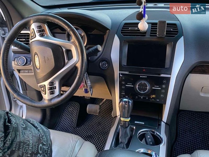 Внедорожник / Кроссовер Ford Explorer 2013 в Ивано-Франковске