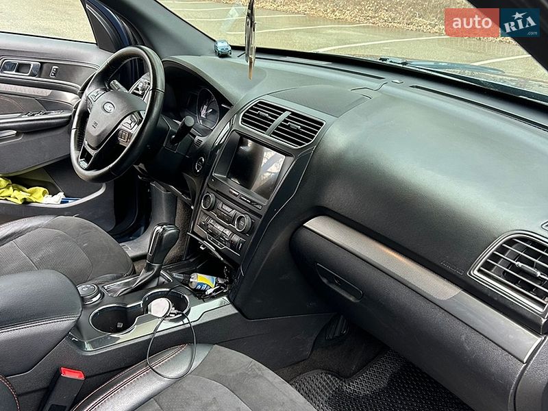 Позашляховик / Кросовер Ford Explorer 2018 в Черняхові