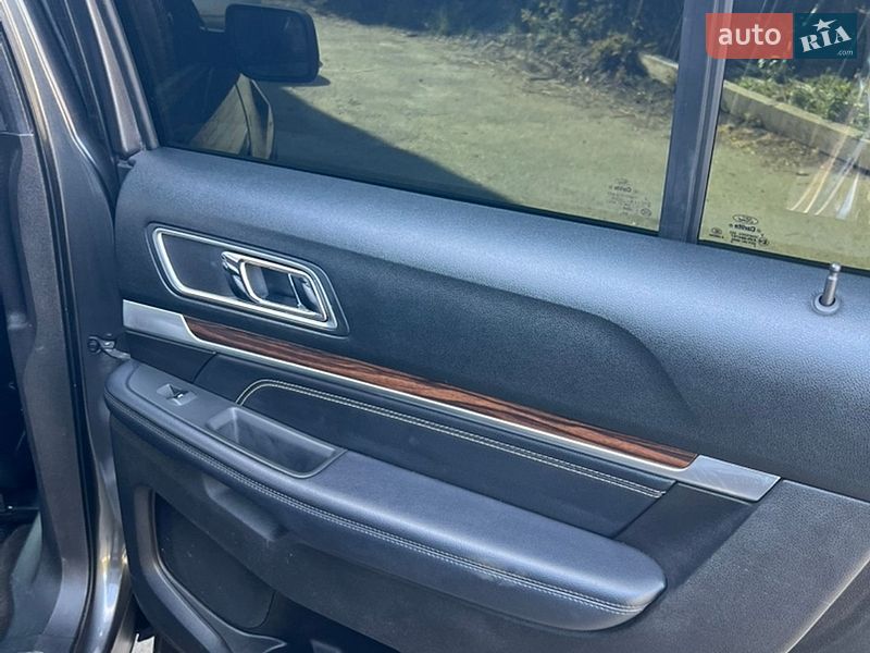 Внедорожник / Кроссовер Ford Explorer 2017 в Соленом