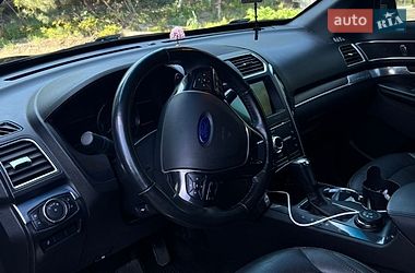 Внедорожник / Кроссовер Ford Explorer 2017 в Соленом