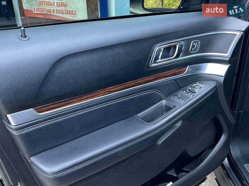 Внедорожник / Кроссовер Ford Explorer 2017 в Соленом